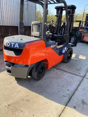 3 Ton TOYOTA FD30 Diesel Forklift Truck with Hydraulic Lifting in Excellent Condition